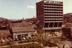 1964. április 5-én a délutáni órákban ünnepélyes keretek között adta át Hankó János, a  Megyei Tanács vb. elnöke a város központjának első épületét, a korszerű Karancs Szállót az üzemeltető Idegenforgalmi Vállalatnak és a forgalomnak.