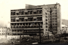 Az év folyamán folytatódott az új kórház építése. 1964. december.